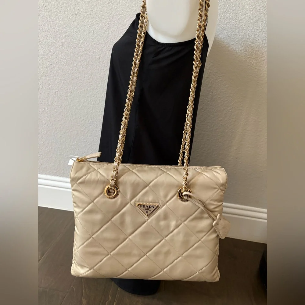Prada Cream Quilted shoulder Bag with Gold Chain - Picture 11 of 13